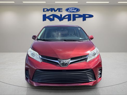 Used 2019 Toyota Sienna LE w/ Outdoor Package FWD image 3