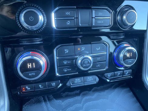 Used 2024 GMC Yukon XL Denali image 18