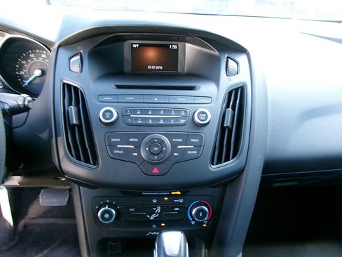 Used 2016 Ford Focus SE image 15
