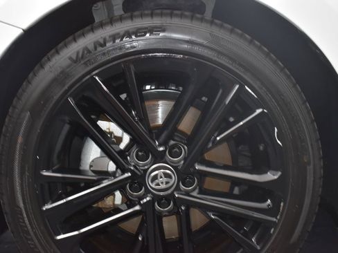 Used 2025 Toyota Camry SE image 13