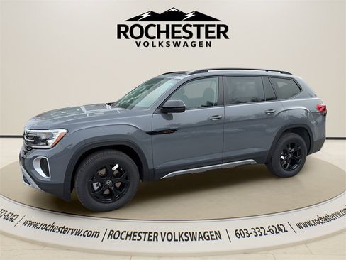 New 2026 Volkswagen Atlas Peak Edition image 3