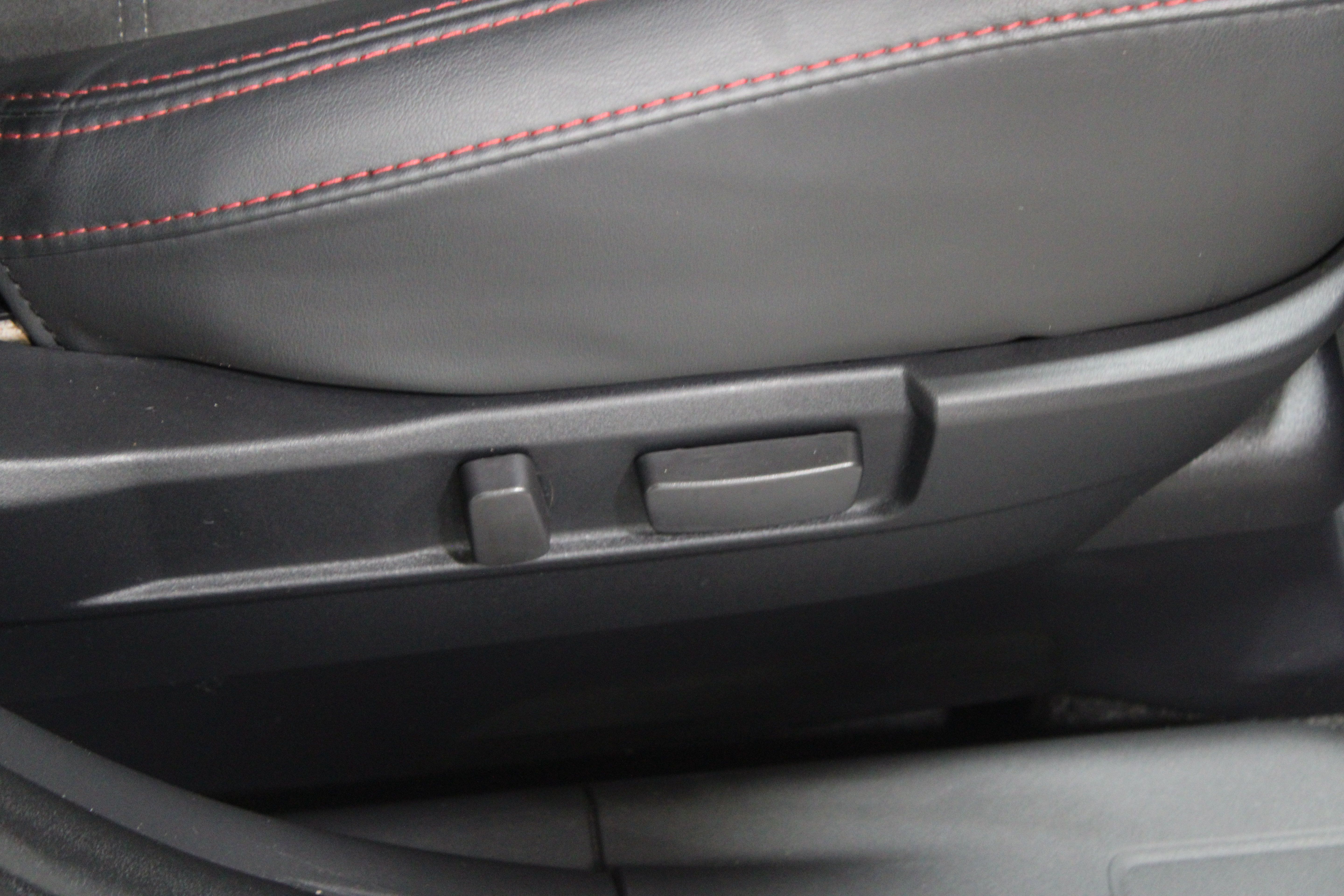 Used 2020 Mitsubishi Outlander SE FWD image 35