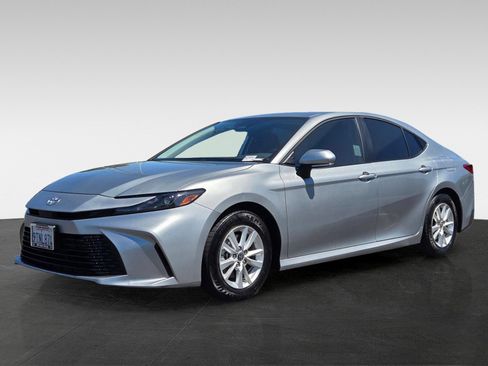 Used 2025 Toyota Camry LE FWD image 8