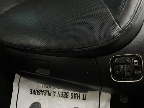 Used 2009 Mercedes-Benz SL 550 w/ Premium I Pkg image 32