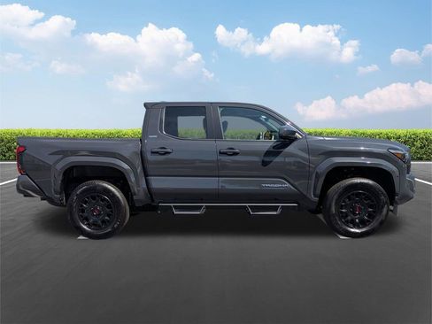 Used 2025 Toyota Tacoma SR5 image 3