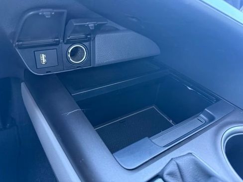 Used 2022 Toyota Camry SE w/ Carpet Mat Package (TMS) FWD image 25
