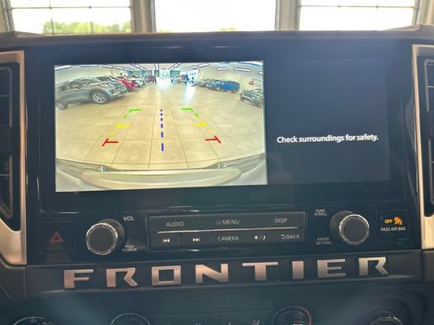 Used 2025 Nissan Frontier SV AWD/4WD image 30