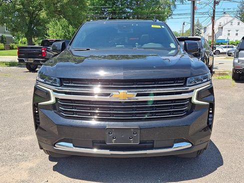 Used 2024 Chevrolet Suburban LT w/ Luxury Package AWD/4WD image 2