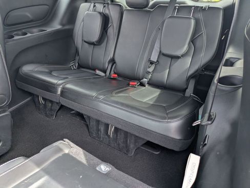 Used 2025 Chrysler Pacifica Select image 28