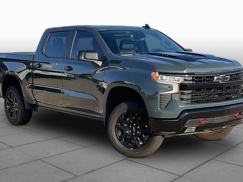 Used 2025 Chevrolet Silverado 1500 LT Trail Boss w/ Convenience Package II AWD/4WD image 4
