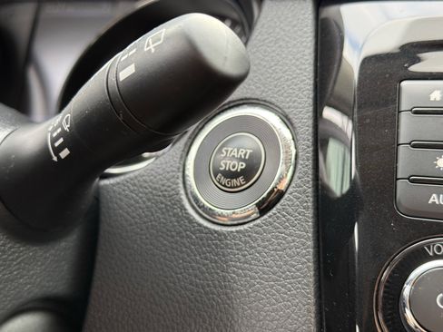 Used 2020 Nissan Rogue SV image 24