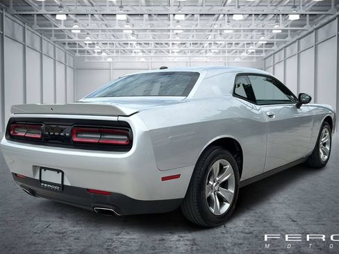 Used 2020 Dodge Challenger SXT RWD image 5