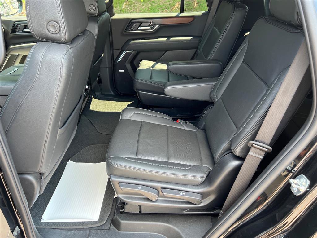 Used 2025 GMC Yukon Denali AWD/4WD image 13