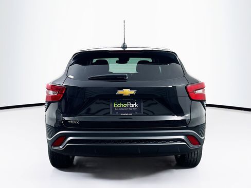 Used 2024 Chevrolet Trax LS w/ LS Convenience Package image 7