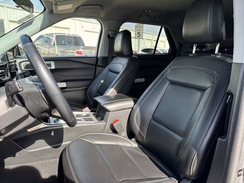 Used 2023 Ford Explorer XLT w/ Equipment Group 202A image 19
