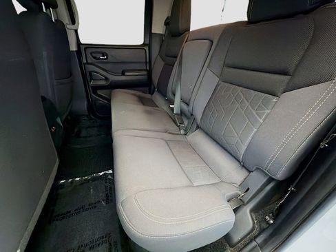 Used 2025 Nissan Frontier SV image 13