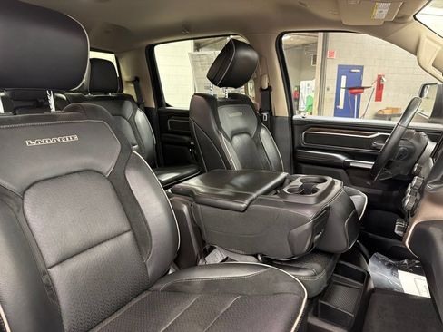 Used 2019 RAM 1500 Laramie AWD/4WD image 9