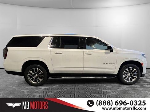 Used 2023 Chevrolet Suburban LT image 2