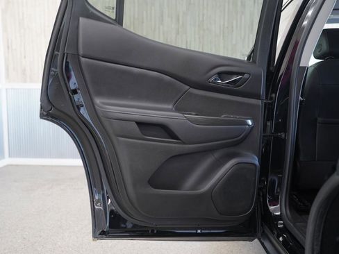 Used 2023 GMC Acadia SLT image 36