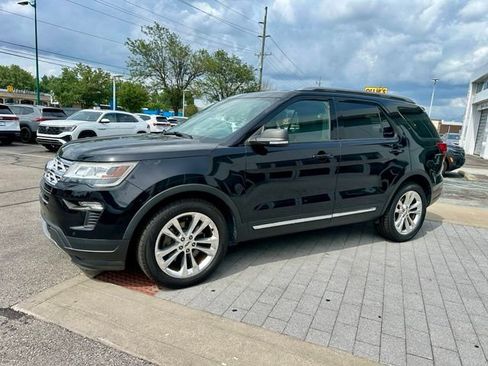 Used 2019 Ford Explorer XLT w/ Equipment Group 202A FWD image 3