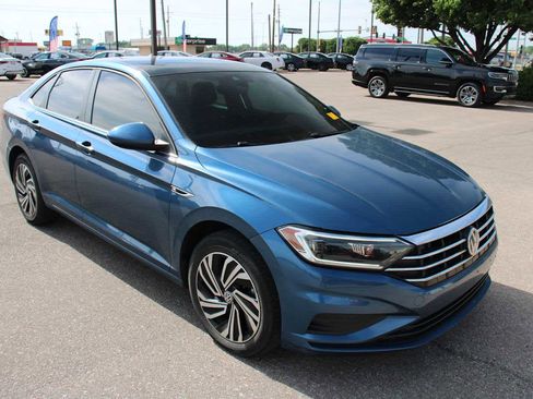 Used 2021 Volkswagen Jetta SEL image 2