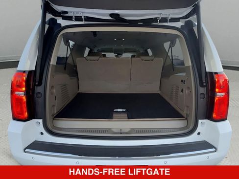 Used 2020 Chevrolet Suburban Premier RWD image 16