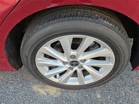 Used 2022 Toyota Camry LE image 5