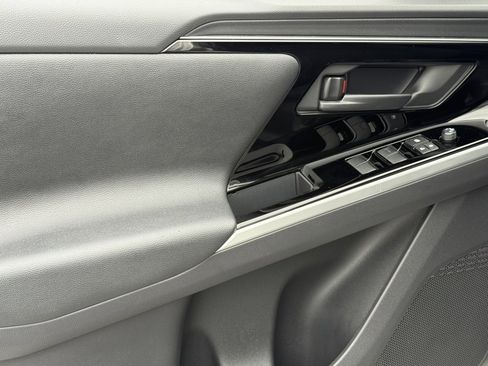 Used 2024 Toyota bZ4X XLE image 13