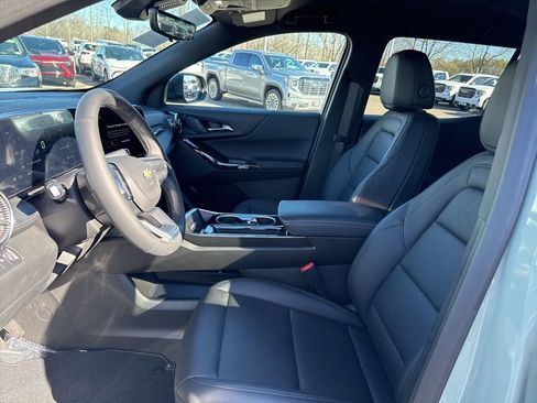 Used 2025 Chevrolet Equinox LT w/ Convenience Package II image 9