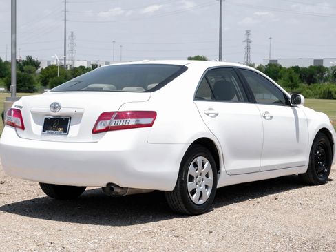 Used 2011 Toyota Camry FWD image 10