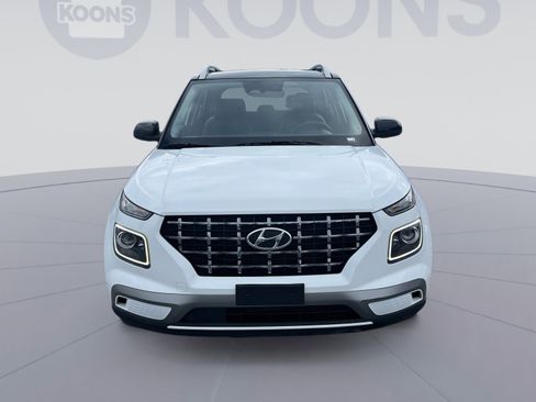 Used 2023 Hyundai Venue Limited image 11
