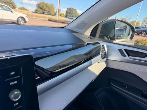 New 2026 Volkswagen Taos SE image 19