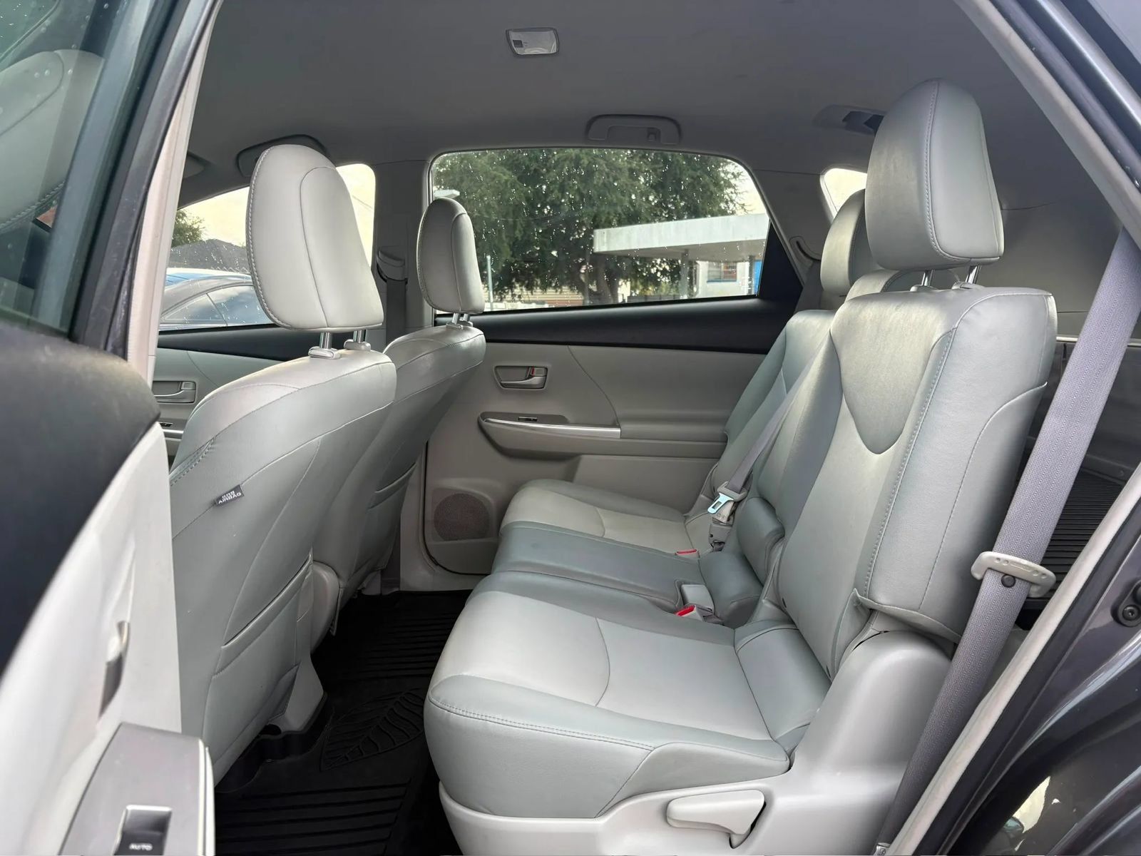 Used 2013 Toyota Prius V Five FWD image 10