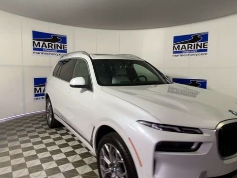 Used 2023 BMW X7 xDrive40i w/ Premium Package image 4