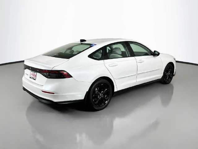 Used 2025 Honda Accord SE image 19