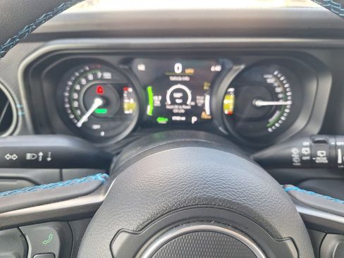 Used 2025 Jeep Wrangler Unlimited Rubicon 4xe w/ Safety Group AWD/4WD image 15