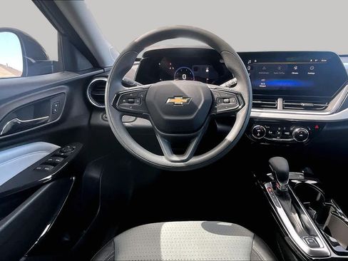 Used 2026 Chevrolet Trax LT FWD image 5