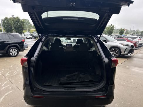 Used 2022 Toyota RAV4 XLE AWD/4WD image 29