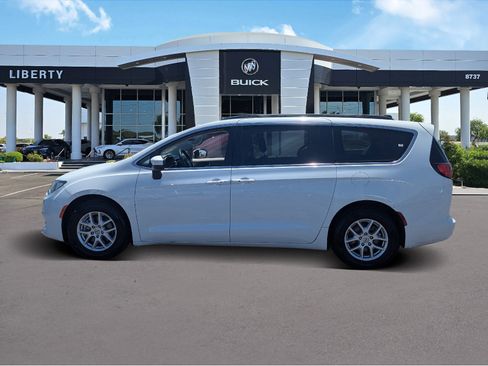 Used 2021 Chrysler Voyager Lxi image 6