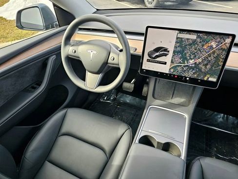 Used 2024 Tesla Model Y Long Range image 27