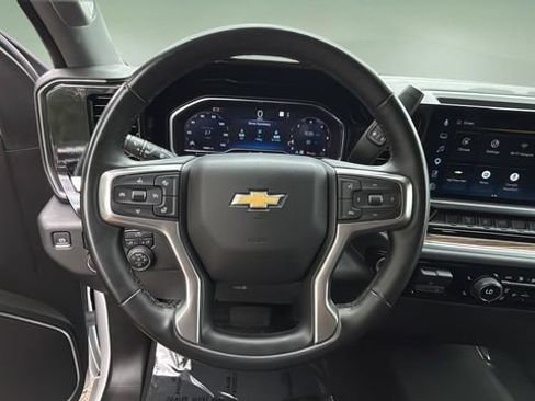 Used 2025 Chevrolet Silverado 2500 LT w/ Convenience Package AWD/4WD image 13