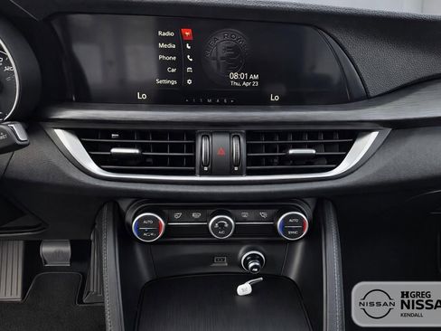 Used 2019 Alfa Romeo Stelvio AWD image 9