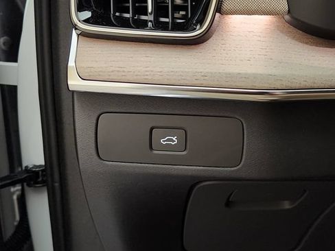 New 2026 Volvo XC90 B6 Plus w/ Protection Package Premier AWD/4WD image 22