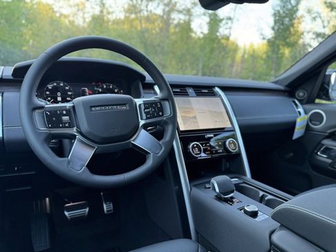 New 2026 Land Rover Discovery Dynamic SE image 26