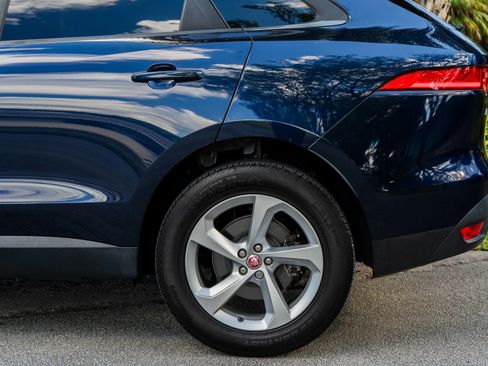 Used 2017 Jaguar F-PACE Premium image 9