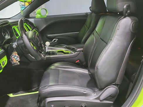 Used 2015 Dodge Challenger R/T w/ Quick Order Package 22B R/T RWD image 26