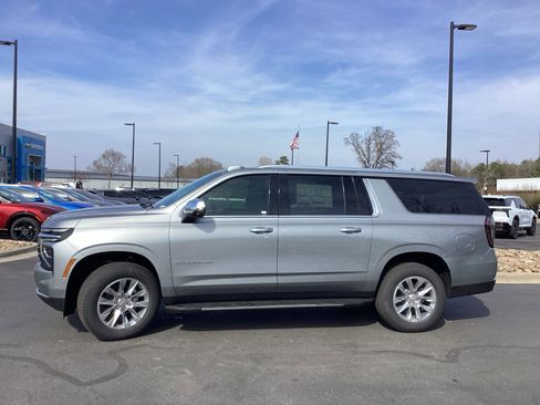 New 2026 Chevrolet Suburban Premier AWD/4WD image 6