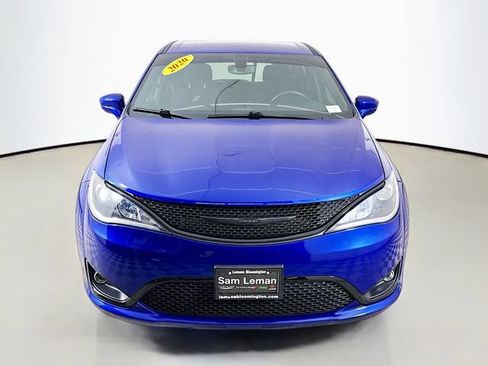 Used 2020 Chrysler Pacifica Touring w/ S Appearance Package FWD image 2