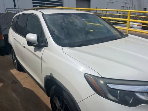 Used 2017 Honda Pilot EX image 3