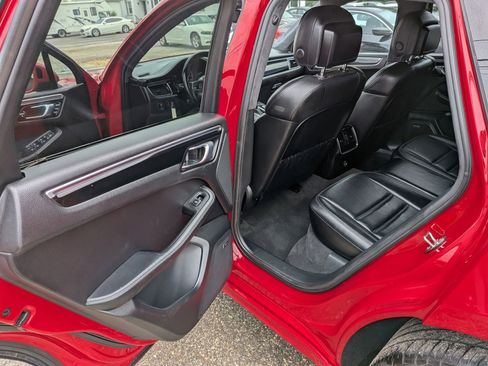 Used 2017 Porsche Macan Turbo AWD/4WD image 28